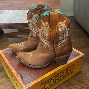 Corral Brown Leather Embroidered Western Heeled Boots with Turquoise Lining